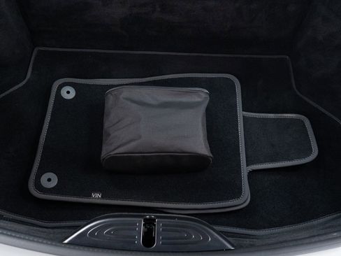 Used 2023 Aston Martin V8 Vantage Coupe image 36