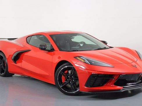 Used 2021 Chevrolet Corvette Stingray Preferred Cpe w/ Z51 Performance Package RWD image 1