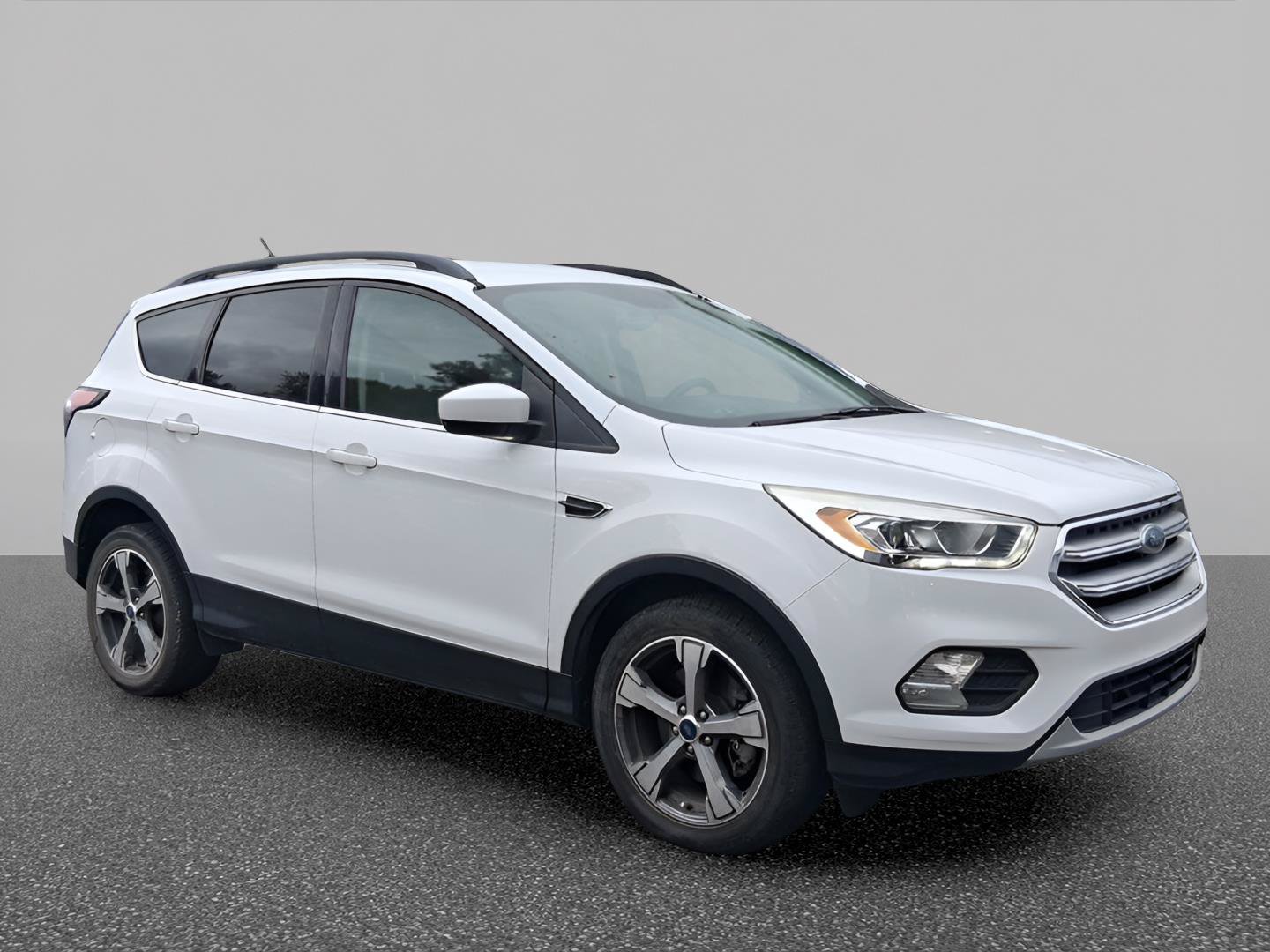 Used 2017 Ford Escape SE w/ Equipment Group 201A AWD/4WD image 3