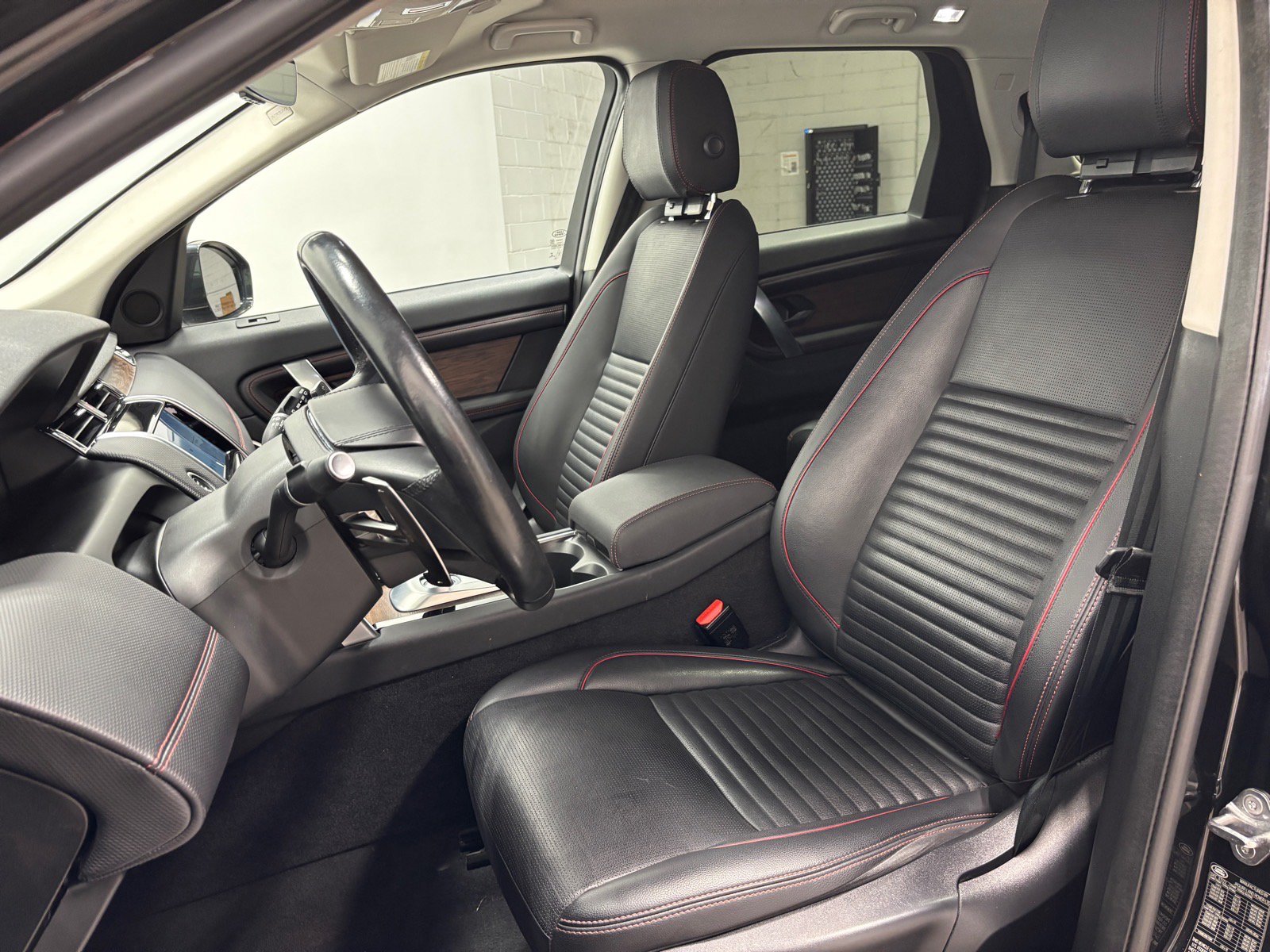 Used 2023 Land Rover Discovery Sport SE R-Dynamic AWD/4WD image 22