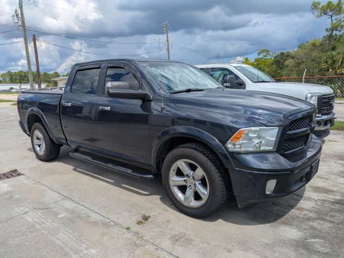 Used 2017 RAM 1500 Classic SLT AWD/4WD image 4