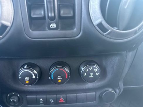 Used 2014 Jeep Wrangler Unlimited Sport w/ Quick Order Package 24S AWD/4WD image 16