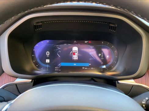 Used 2024 Volvo XC60 B5 Plus image 26