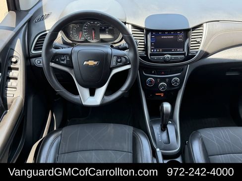 Used 2021 Chevrolet Trax LT w/ LT Convenience Package FWD image 12