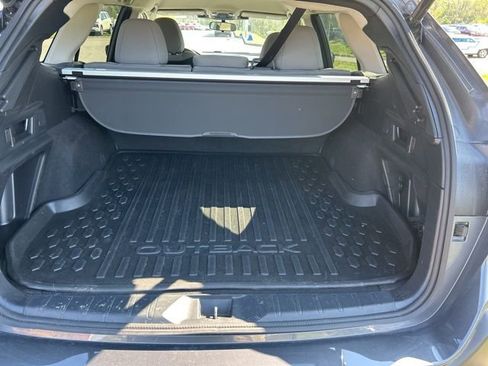 Used 2023 Subaru Outback Premium image 10