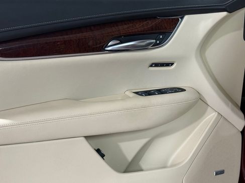 Used 2017 Cadillac XT5 Luxury w/ Driver Awareness Package image 13