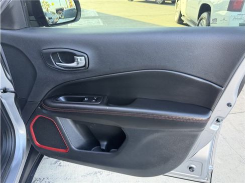 Used 2019 Jeep Compass Trailhawk w/ Leather Interior Group AWD/4WD image 28