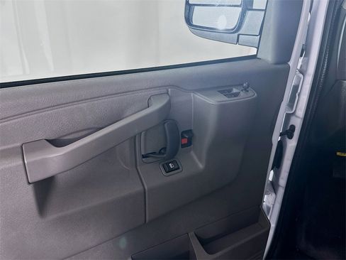 Used 2024 Chevrolet Express 2500 image 22