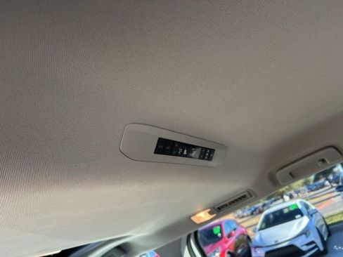 Used 2022 Toyota Sienna XLE image 11