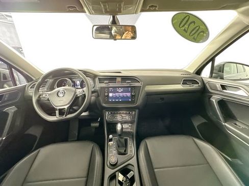 Used 2020 Volkswagen Tiguan SE w/ 3rd Row Seat Package AWD/4WD image 11