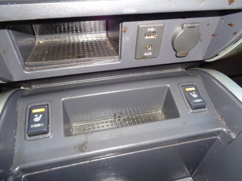 Used 2018 Nissan Titan SV w/ SV Convenience Package image 21