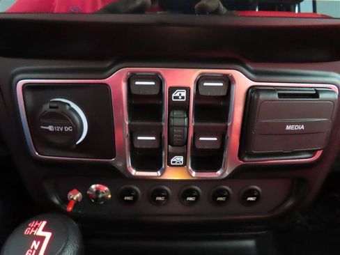 Used 2021 Jeep Gladiator Sport AWD/4WD image 29