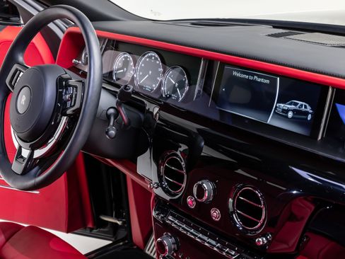 Used 2019 Rolls-Royce Phantom Sedan image 91