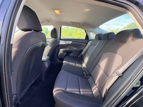 Certified 2023 Kia Forte LXS w/ LXS Technology Package FWD image 10