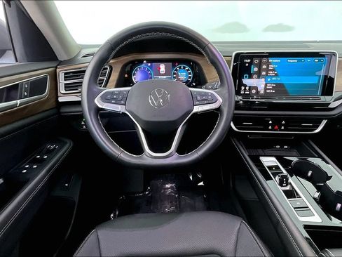 Used 2025 Volkswagen Atlas SE FWD image 6