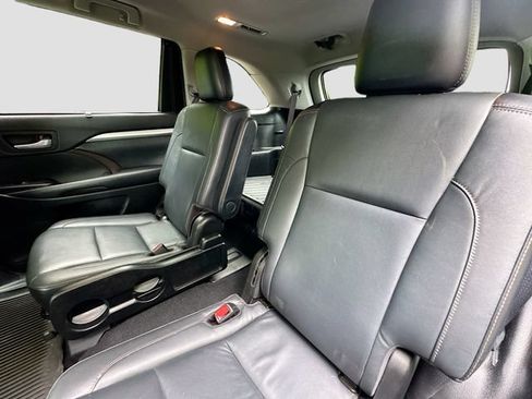 Used 2017 Toyota Highlander XLE AWD/4WD image 31