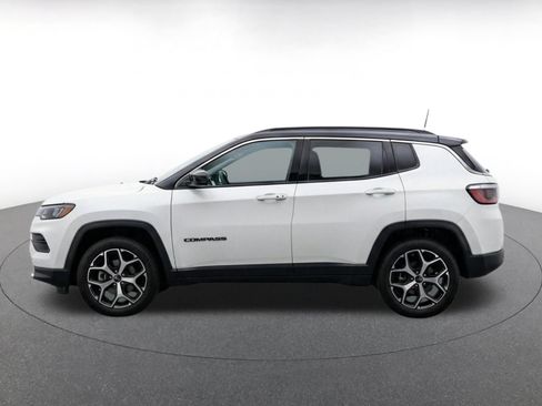 Used 2025 Jeep Compass Limited AWD/4WD image 4
