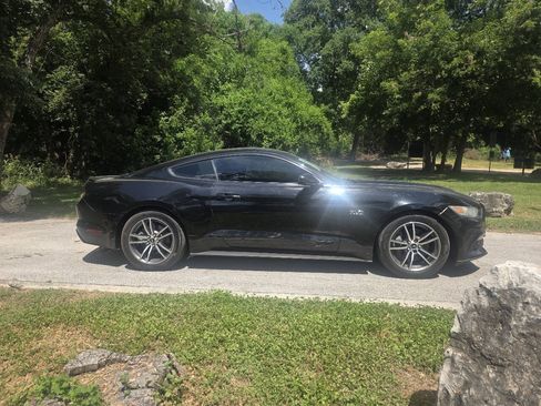Used 2015 Ford Mustang GT RWD image 3