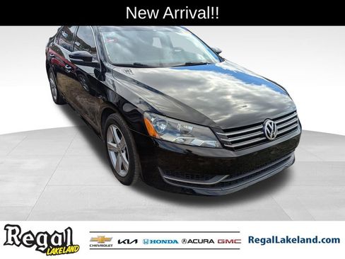 Used 2014 Volkswagen Passat 1.8T SE image 1