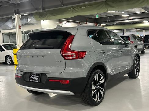 Certified 2025 Volvo XC40 B5 Plus image 2