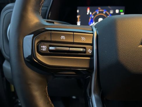 Used 2023 Chevrolet Colorado LT w/ LT Convenience Package III image 20