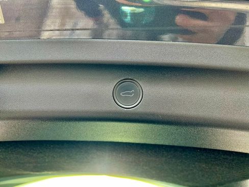 Used 2021 Tesla Model Y Long Range image 9