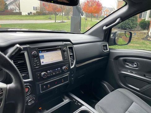 Used 2018 Nissan Titan SV w/ SV Convenience Package image 93