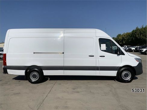 Used 2021 Mercedes-Benz Sprinter 2500 w/ Driver Convenience Package image 5