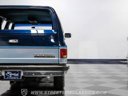 Used 1990 GMC Suburban 4WD image 25