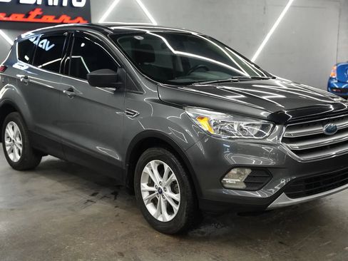 Used 2017 Ford Escape SE FWD image 8