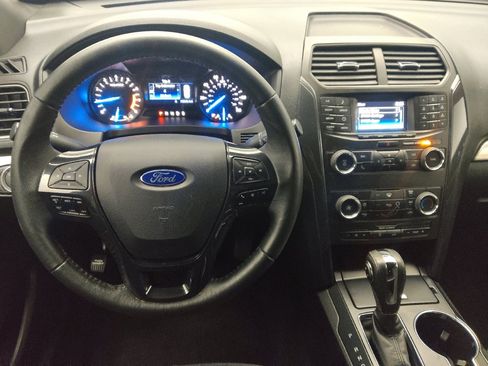 Used 2018 Ford Explorer XLT FWD image 22