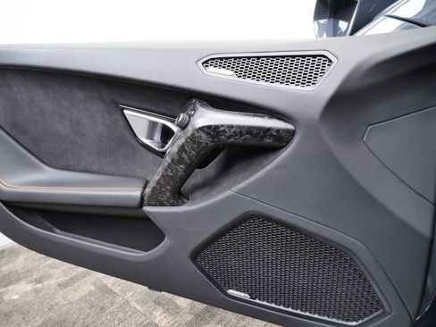 Used 2021 Lamborghini Huracan EVO image 34