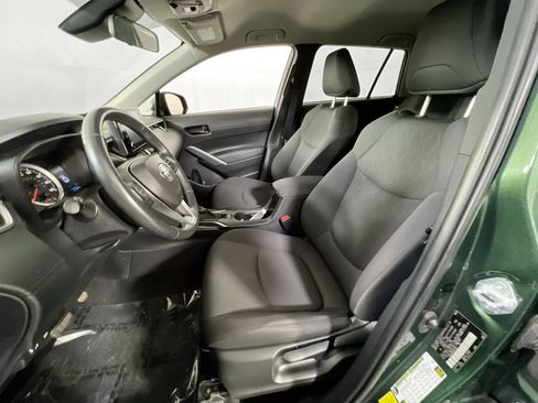 Used 2022 Toyota Corolla Cross LE w/ Black Badges Package (TMS) AWD/4WD image 19