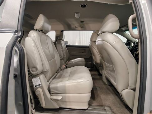 Used 2018 Kia Sedona L FWD image 24