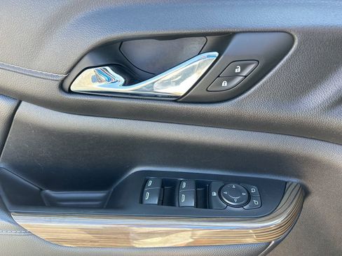 Used 2023 GMC Acadia SLE w/ Infotainment Package AWD/4WD image 16
