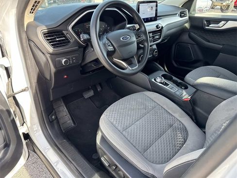 Used 2020 Ford Escape SE image 9