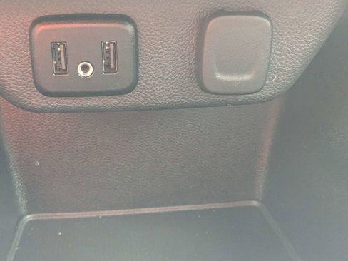 Used 2022 Chevrolet Traverse LS FWD image 26