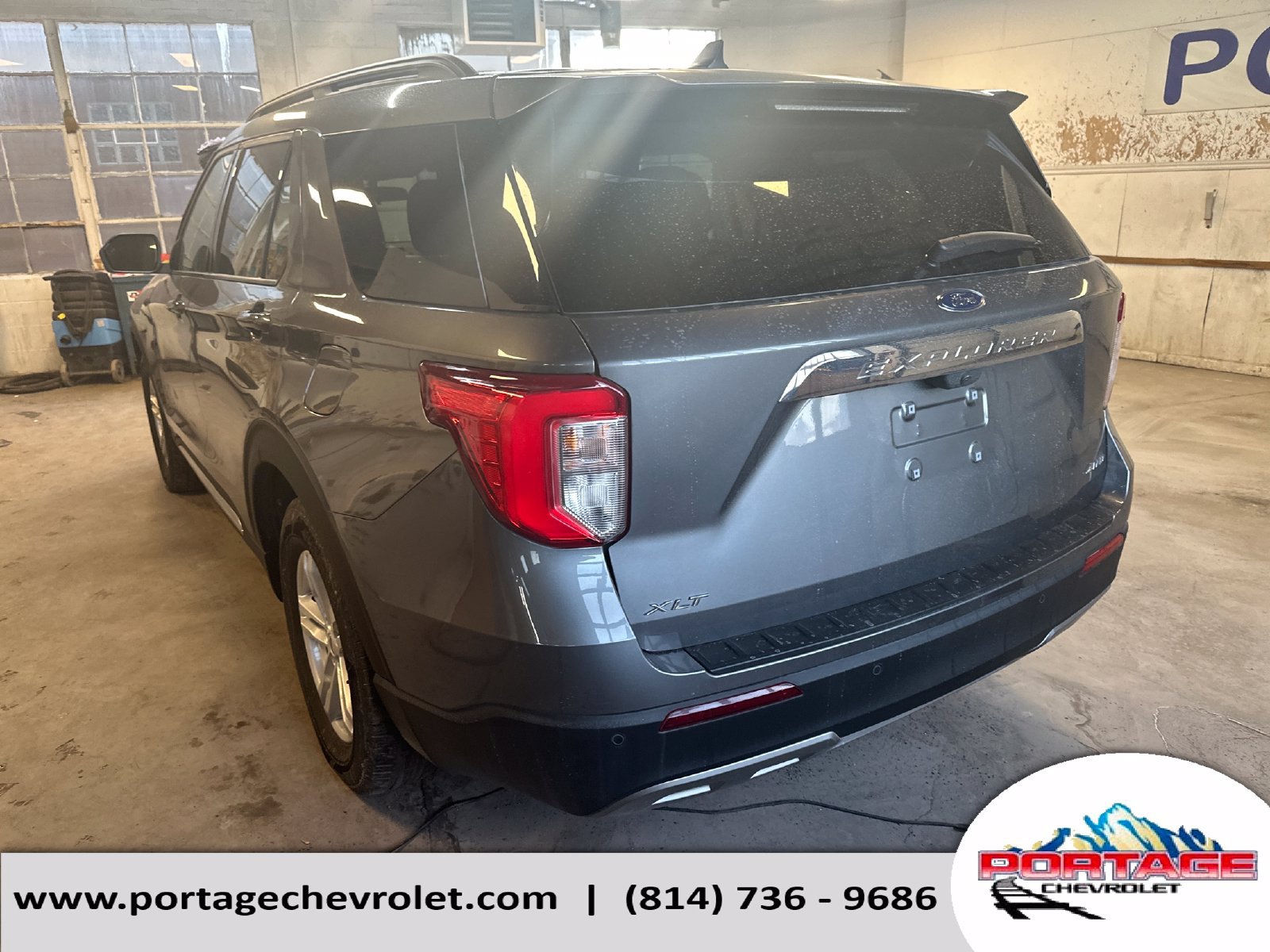 Used 2024 Ford Explorer XLT w/ Equipment Group 202A RWD image 3