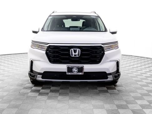 Used 2023 Honda Pilot Touring image 11
