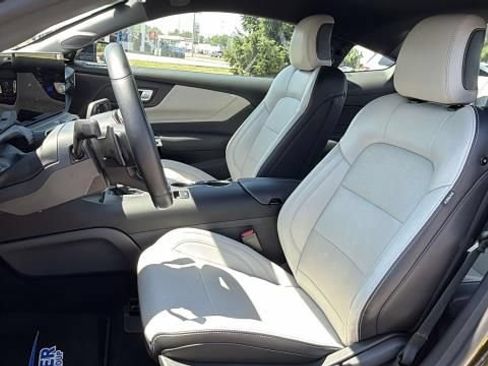 Used 2025 Ford Mustang GT Premium RWD image 8