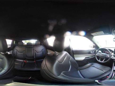 Used 2025 Jeep Compass Limited image 42