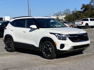 New 2025 Kia Seltos EX image 1
