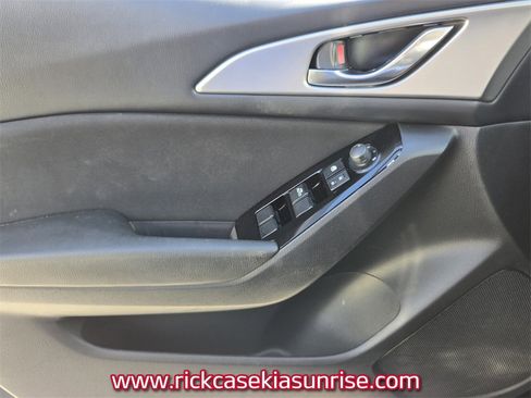 Used 2018 MAZDA MAZDA3 Sport image 32