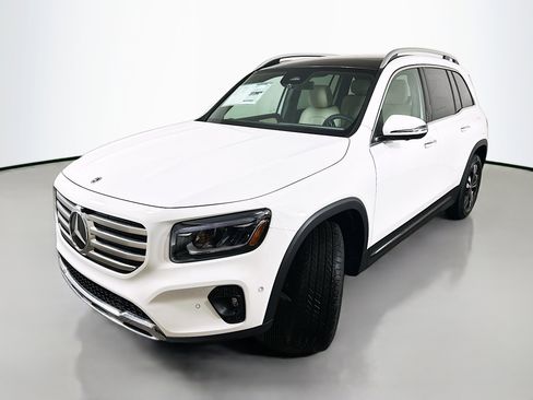 New 2026 Mercedes-Benz GLB 250 4MATIC image 3