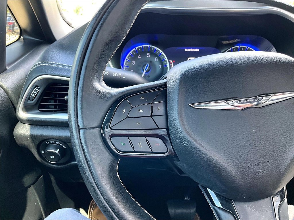 Used 2022 Chrysler Pacifica Limited w/ S Appearance Package FWD image 14