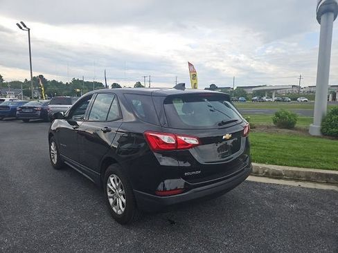 Used 2019 Chevrolet Equinox LS FWD image 2