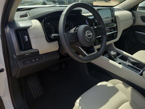 Certified 2025 Nissan Pathfinder SL FWD image 17