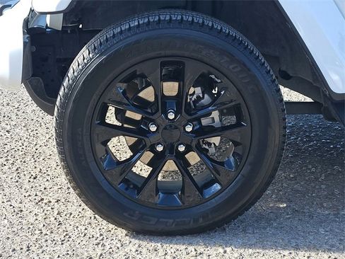 Used 2023 Jeep Gladiator Overland image 9