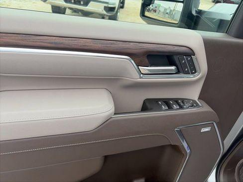 New 2026 GMC Sierra 2500 SLT w/ SLT Premium Package image 17