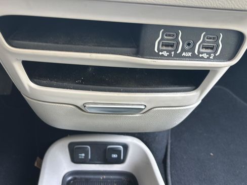 Used 2021 Chrysler Voyager Lxi FWD image 15
